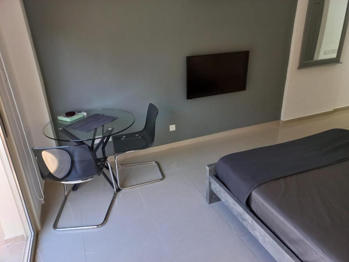 Modern Studio Apartment Armonia Court Paralimni Luaran gambar